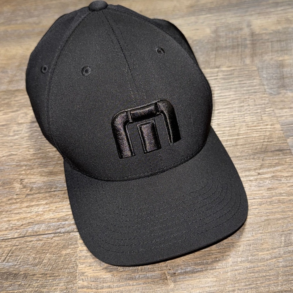 TravisMathew Flexfit‎ Hat Mens L/XL Black Golf Baseball Cap Yupoong Stretch Fit